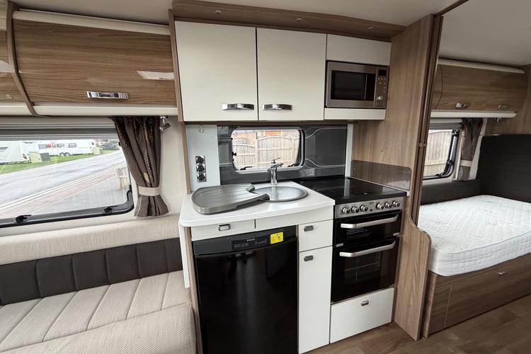 Swift Elegance 565